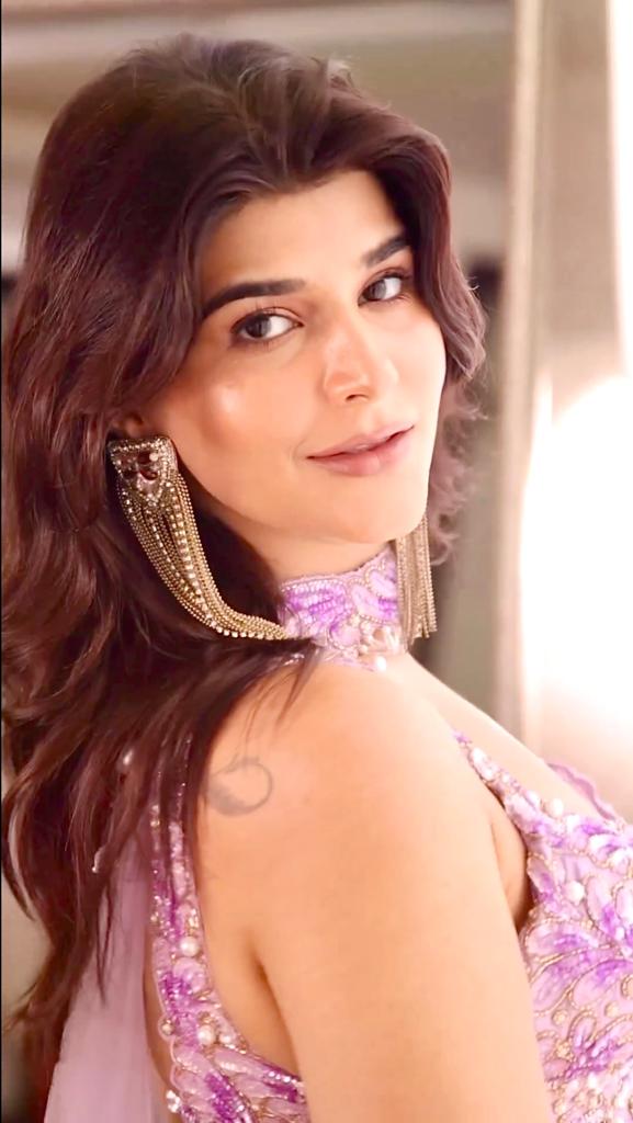Deeksha Khurana X Anshika Tak Label ( Lavender Dreamscape - ensemble that embodies glamour & finesse)