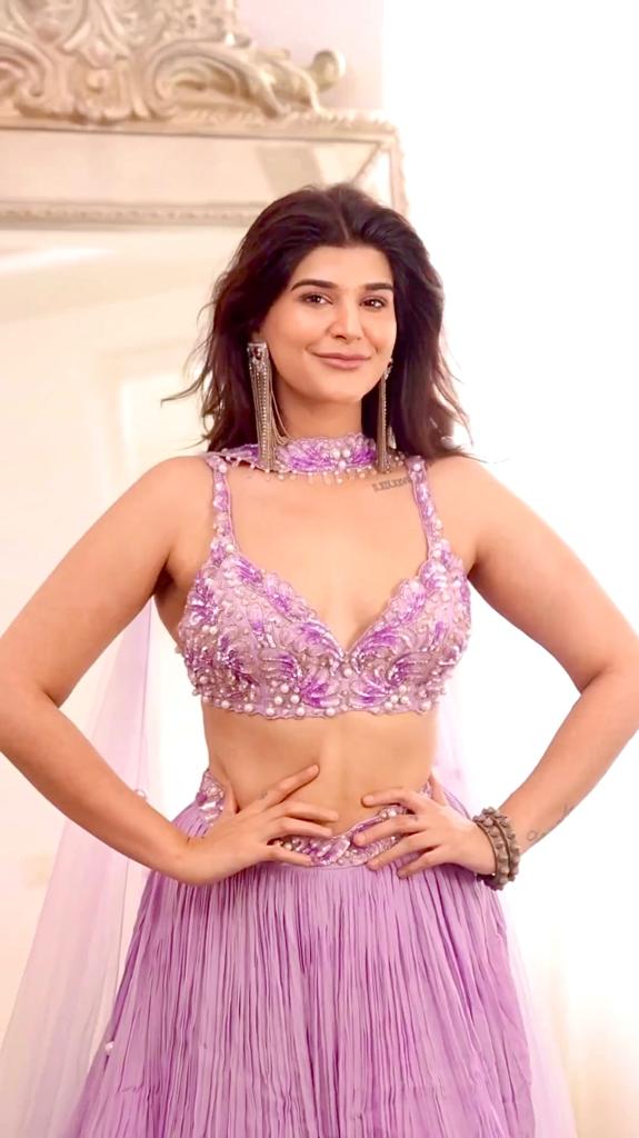 Deeksha Khurana X Anshika Tak Label ( Lavender Dreamscape - ensemble that embodies glamour & finesse)