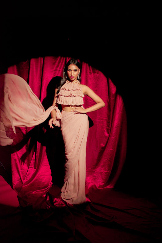 Chic ruffles, Classic drapes