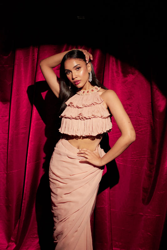 Chic ruffles, Classic drapes